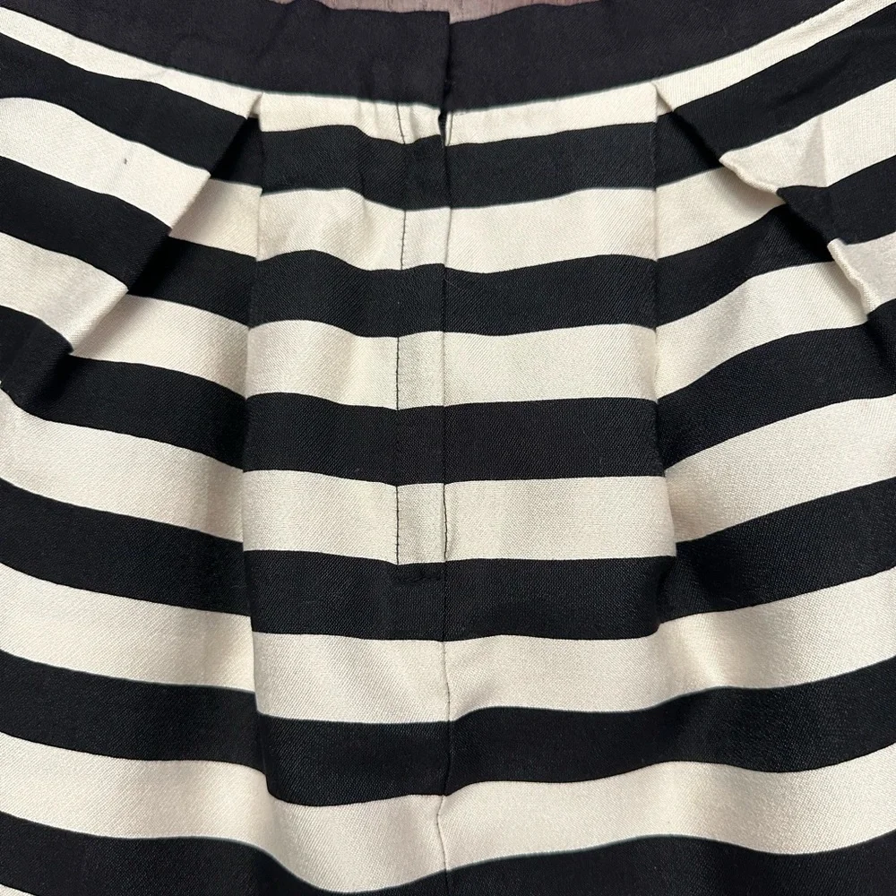 H&M Vintage Parisienne ivory black horizontal striped balloon full mini skirt
